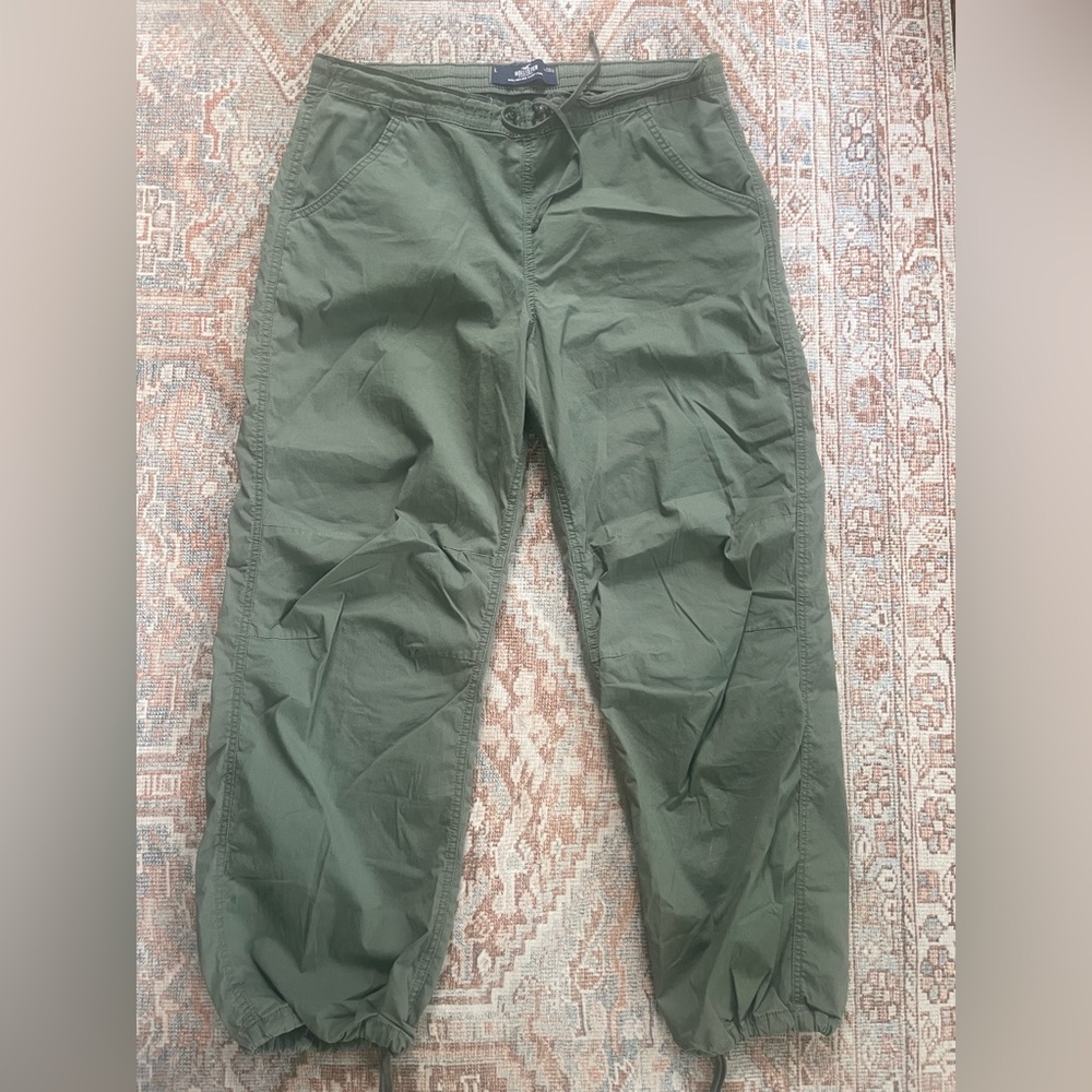 Hollister Ultra High Rise Baggy Olive Cargo Pants